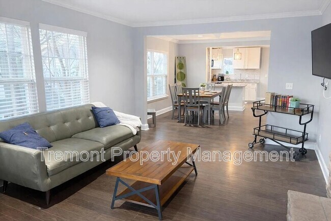 Building Photo - 1903 E 13th St