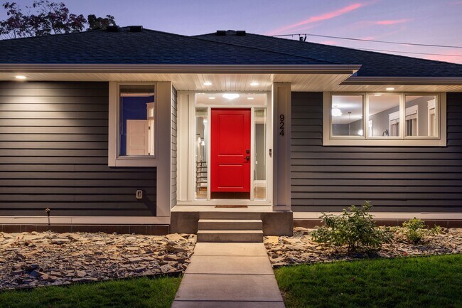 Andersen 400 Series Windows. 7'10" x 3;10" front porch. - 924 Eleanor Ave