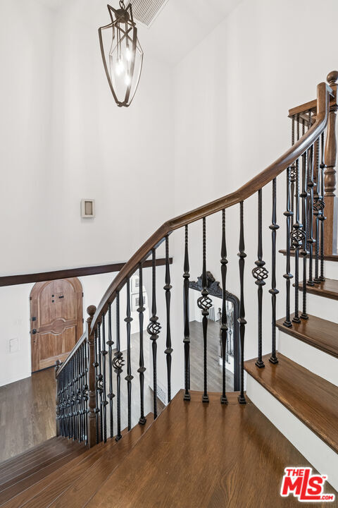 Building Photo - 956 S Longwood Ave