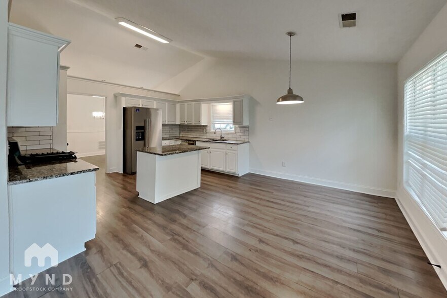 Building Photo - 3992 Moore Creek Dr