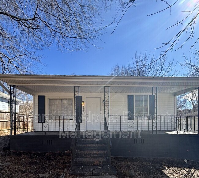 Primary Photo - 880 Wellman St