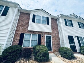 Building Photo - Sterling Park Townhome