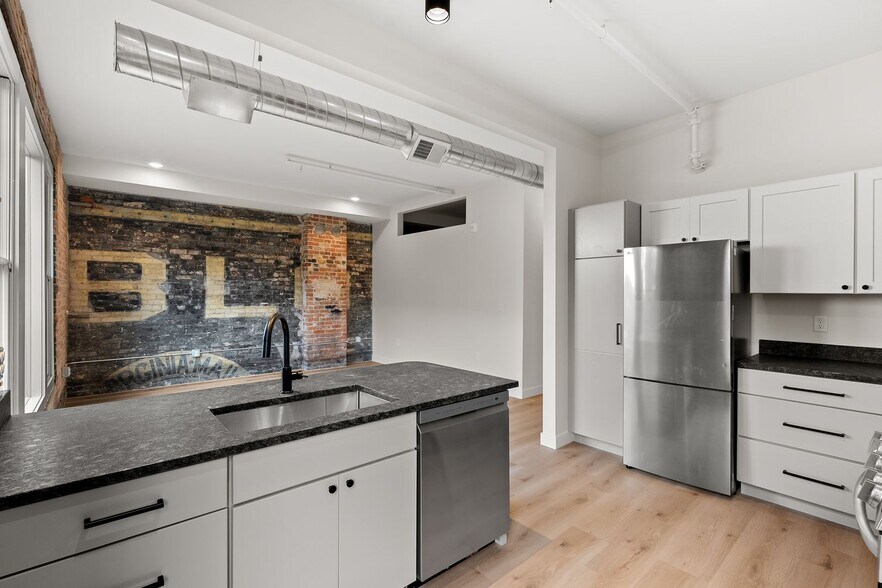 Building Photo - 266 E Michigan Ave