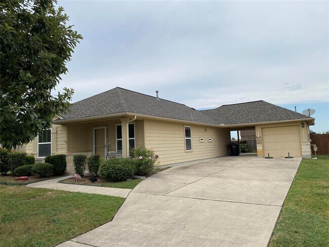 Building Photo - 1017 Stewart Dr