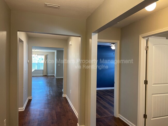 Building Photo - 3481 Quail Dr