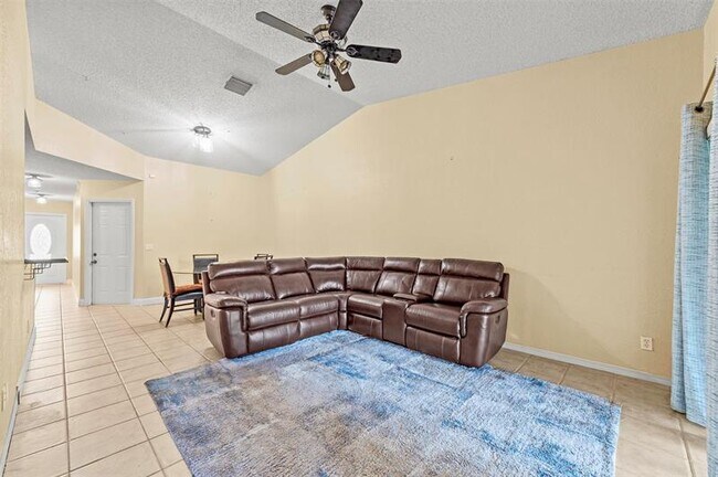 Building Photo - 11424 SW 17th Ct