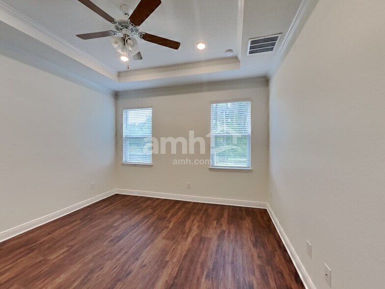 Building Photo - 27717 St Andrews Ave