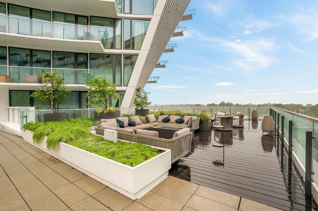 Building Photo - 601 Wharf St SW
