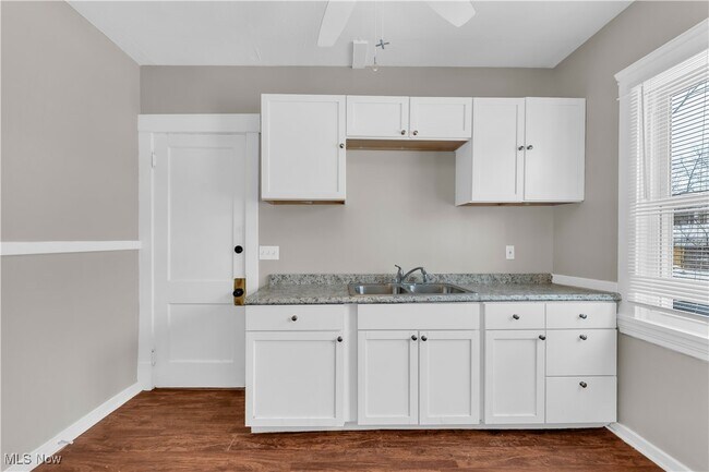 Building Photo - 3309 Desota Ave