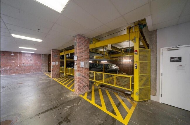 Building Photo - 650 Montgomery St