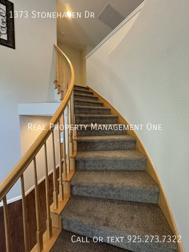 Building Photo - 1373 Stonehaven Dr