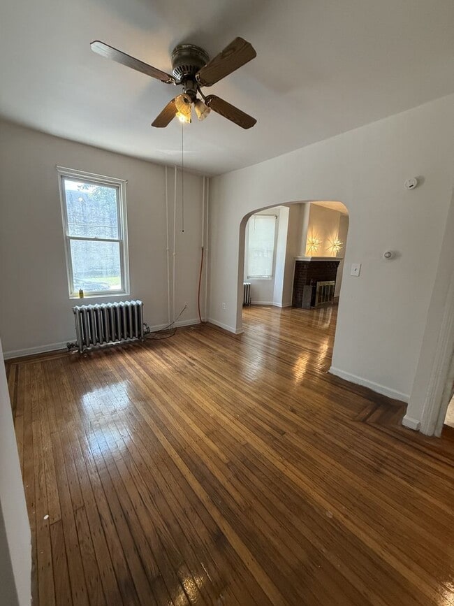 Building Photo - Comfortable 3BR Home Near Transportation – Available Now