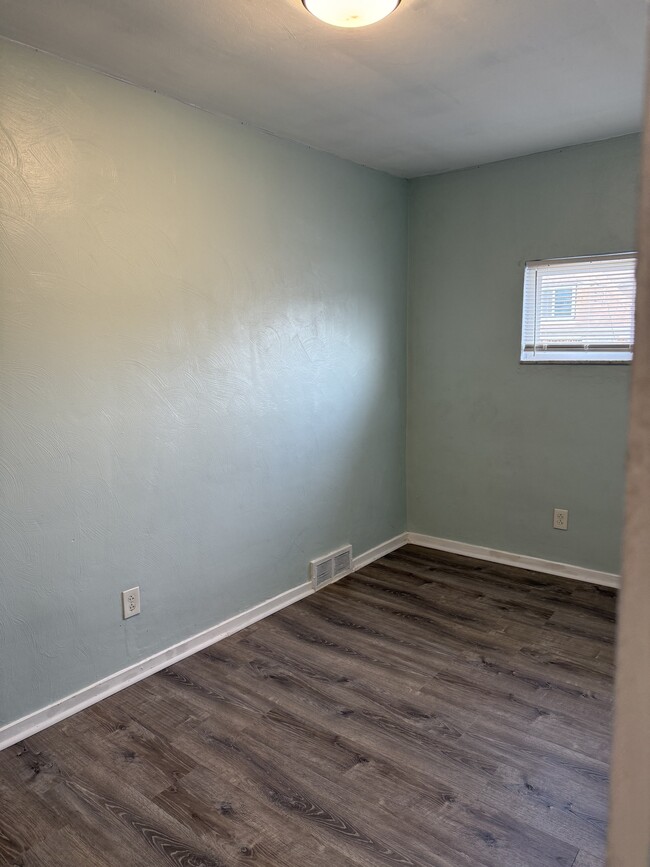 Building Photo - 1310 Pirl St