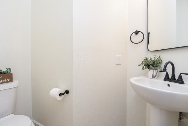 Building Photo - 134 N Magnolia Pond Pl