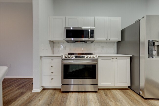 Building Photo - 3045 Marina Bay Dr