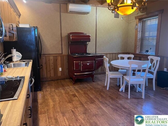 Building Photo - 4652 Hamilton Blvd