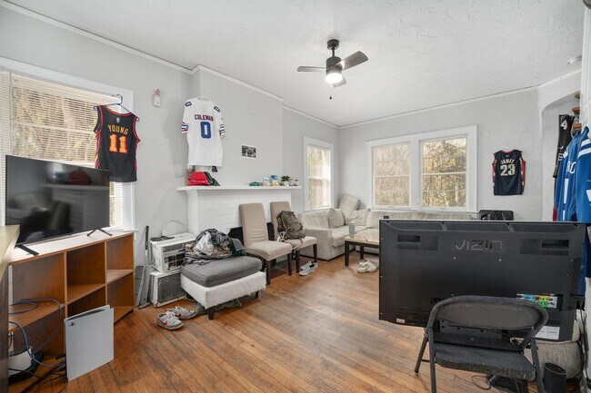 Building Photo - 949 SW 13th St