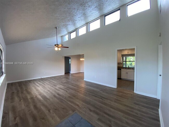 Building Photo - 371 SE Fairchild Ave