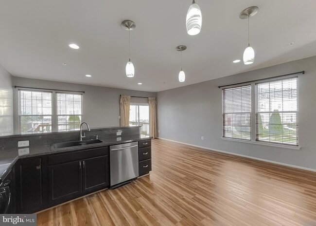 Building Photo - 45571 Catalina Ln