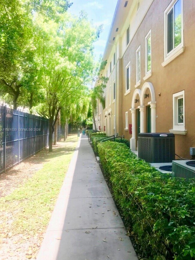 Building Photo - 2991 NE 185th St