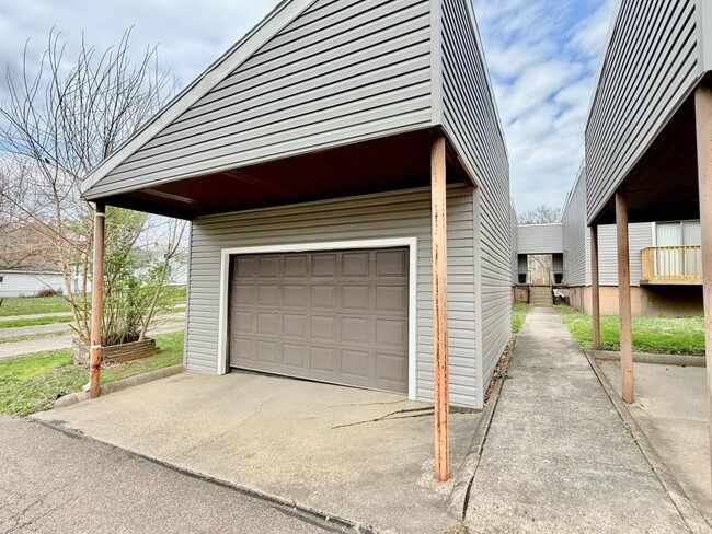 Building Photo - 1634 19th St