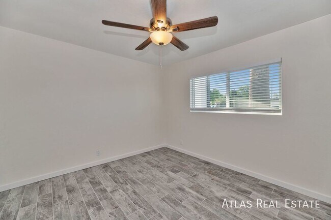 Building Photo - 2530 N 17th Way