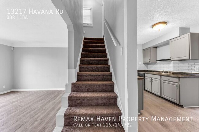 Building Photo - 13217 Havana Rd, Garfield Hts - Spacious 3...