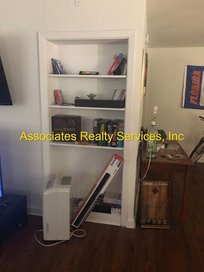 Building Photo - Four Bedroom, 2 bath 2,241 SF