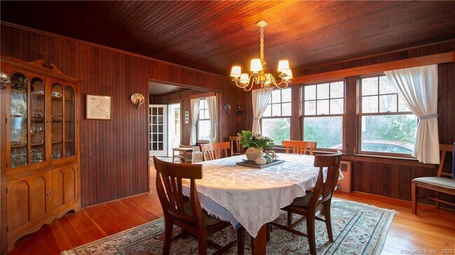 Building Photo - 106 E Shore Ave