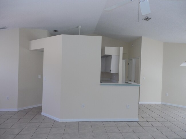 Building Photo - 5592 W Woodside Dr