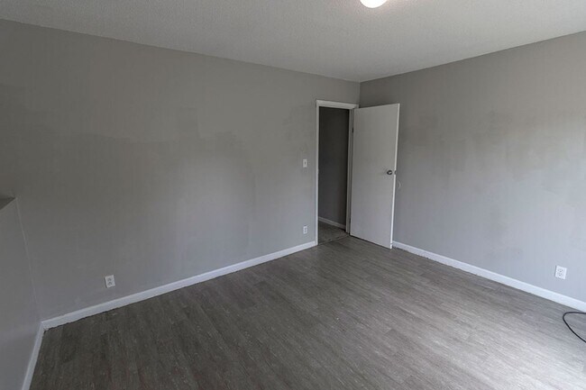 Building Photo - 7217 N Moberly Dr