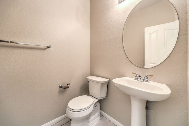 Building Photo - single story / 3 car garage / 3 bedrooms / 3 baths