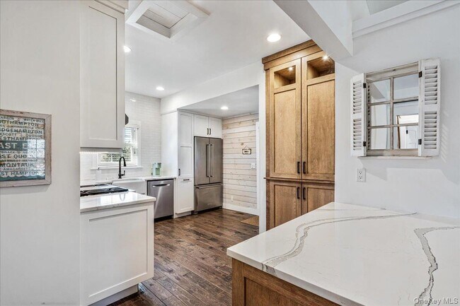 Building Photo - 60 Lilac Rd