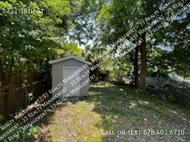 Building Photo - 731 W 38th St