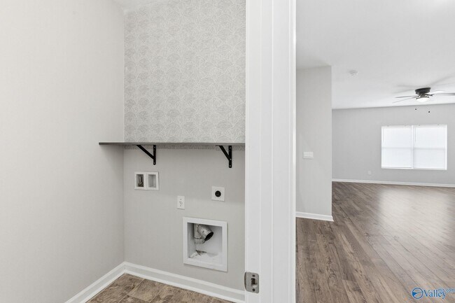 Building Photo - 102 Derbyshire Dr