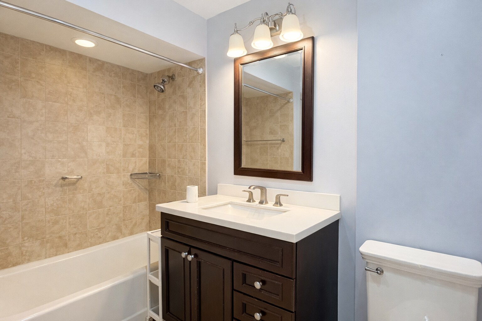 Building Photo - 805 W Wolfram St