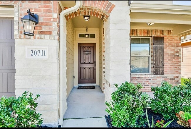 Building Photo - 20711 Winghaven Dr