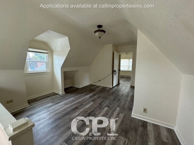 Building Photo - 409 Long Ave