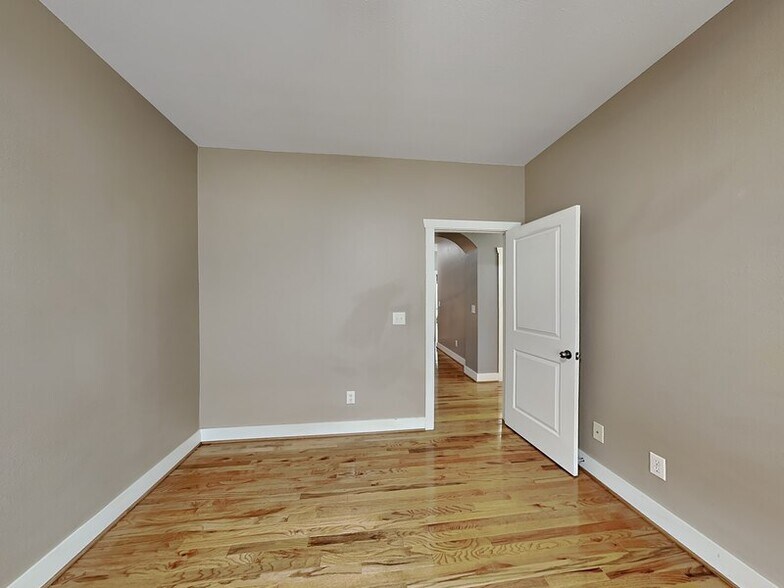 Building Photo - 2088 Eagle Ridge Dr