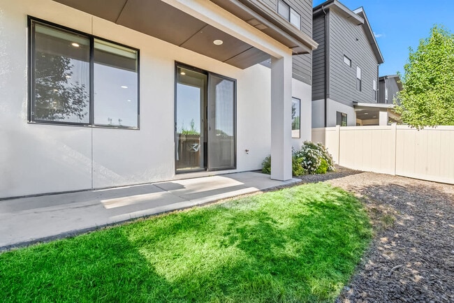 Building Photo - 6389 W Bluebird Ln