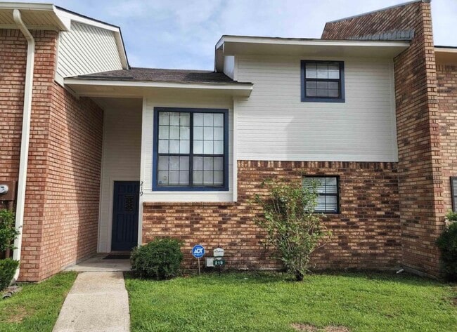 Building Photo - 219 N French Quarter Dr