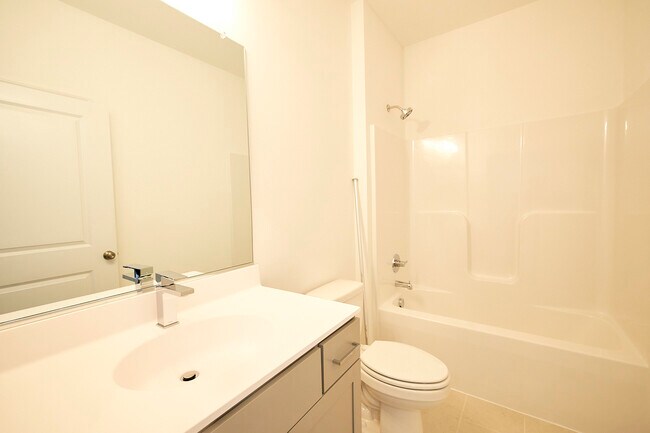 Building Photo - 13868 Randolph Pond Ln