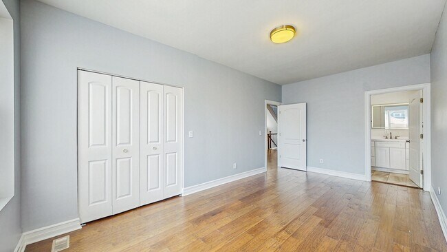 Building Photo - 6429 S California Ave