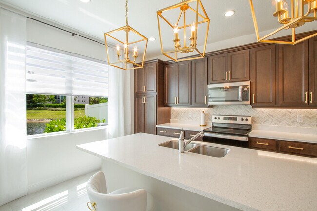 Building Photo - 587 Sanderling Cir