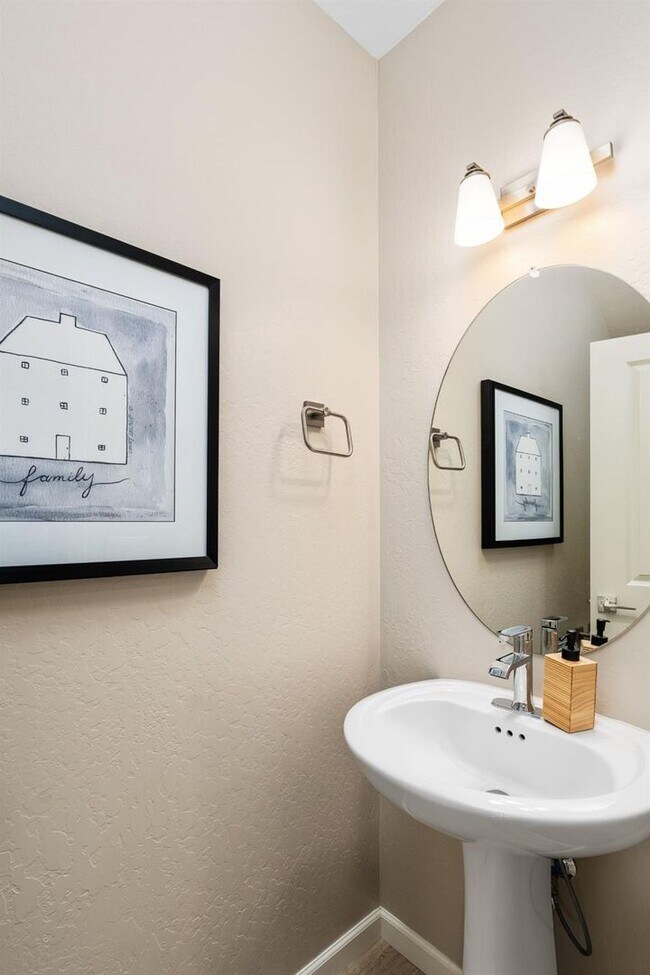 Building Photo - Newly Built 3-bed 2.5-bath Wilson Home in Riverstone