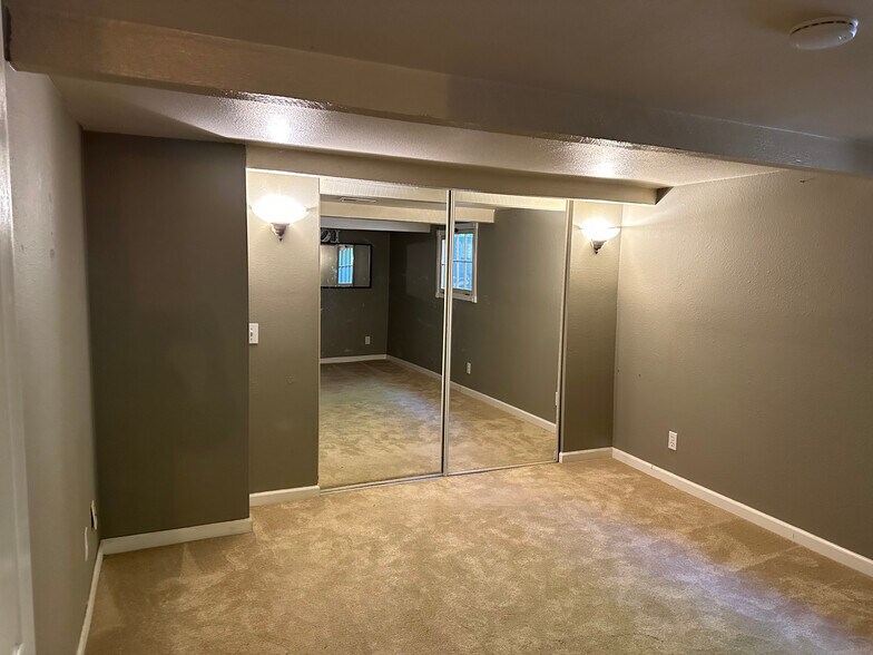 Building Photo - 14537 SW Dekorte Ter