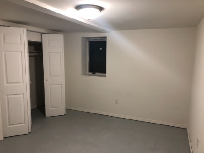 Building Photo - 538 Van Buren Ave