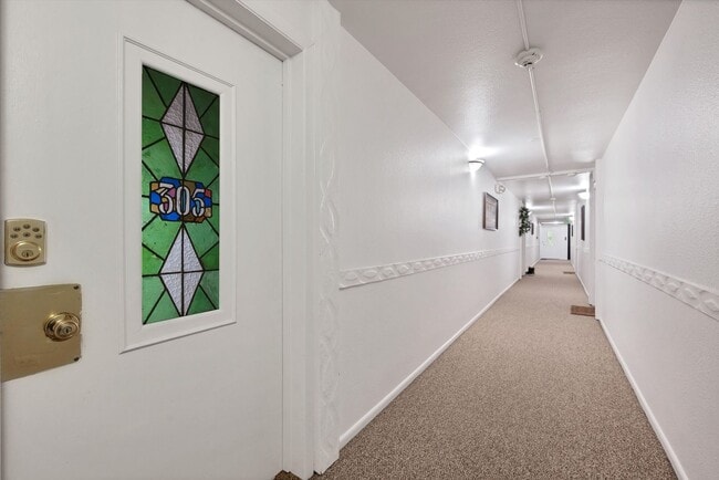 Building Photo - Stunning 2BR/1BA Condo Steps from Cheesman Park!