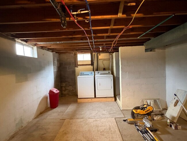 Building Photo - Nice Southside Find
