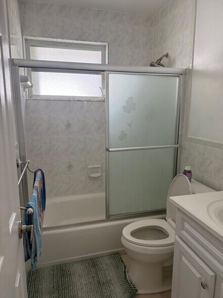 Building Photo - 7400 SW 37th Ct